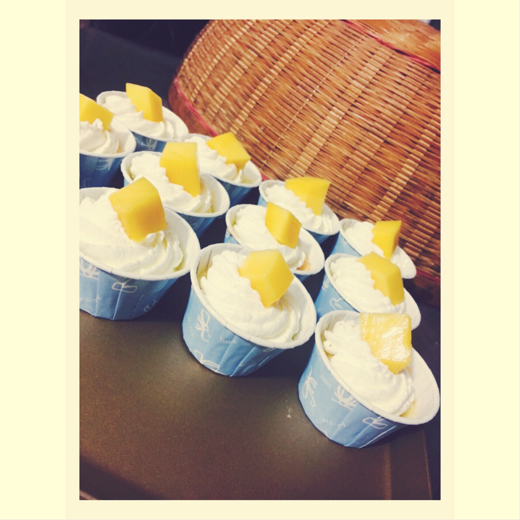 鲜奶油戚风杯子蛋糕（纸杯蛋糕）