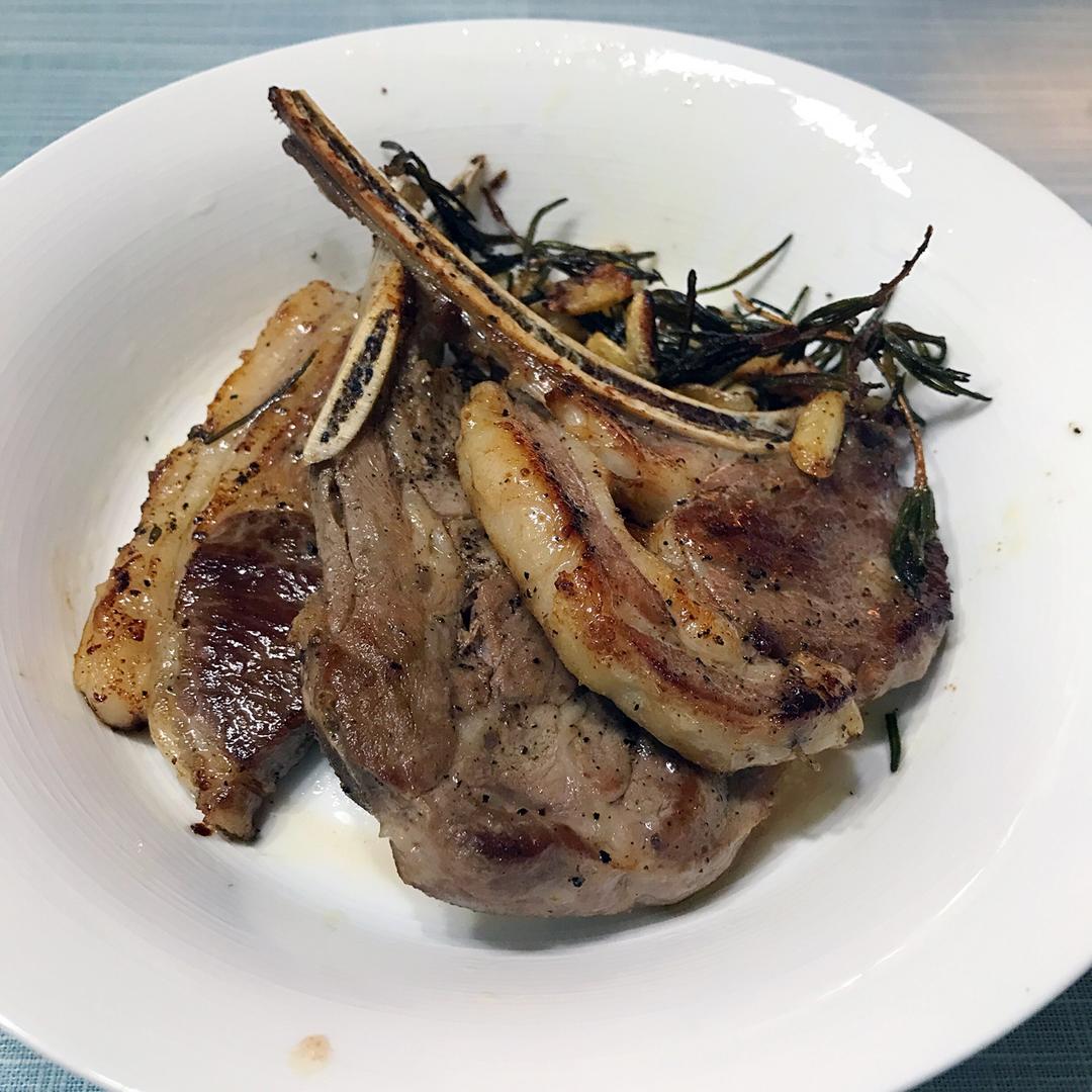 迷迭香煎小羊排