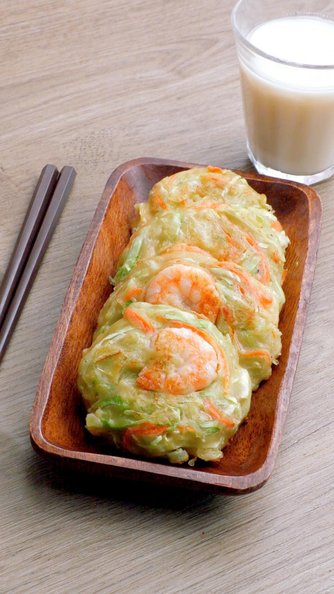 包菜虾仁饼的做法