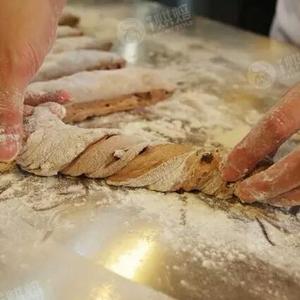 跟台湾大师学做无糖无油巧克力手拌面包的做法 步骤13