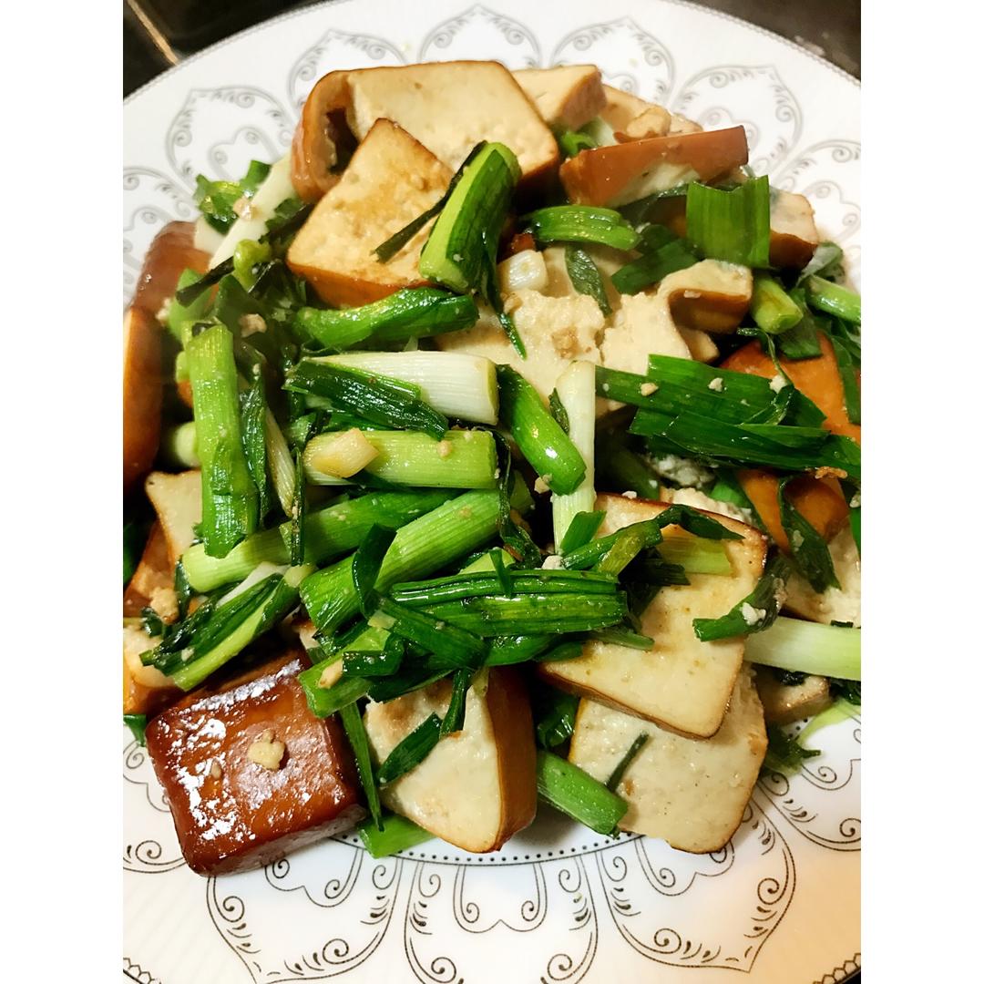 蒜苗辣炒酱香干