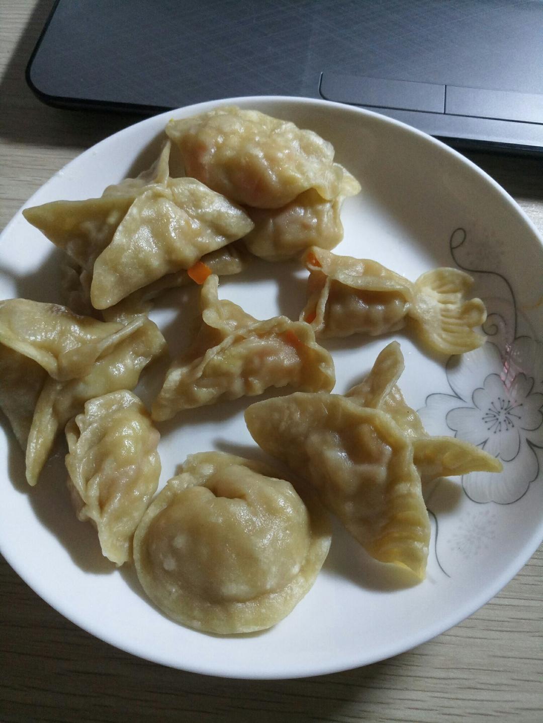 鲜掉眉毛的 三鲜水饺~