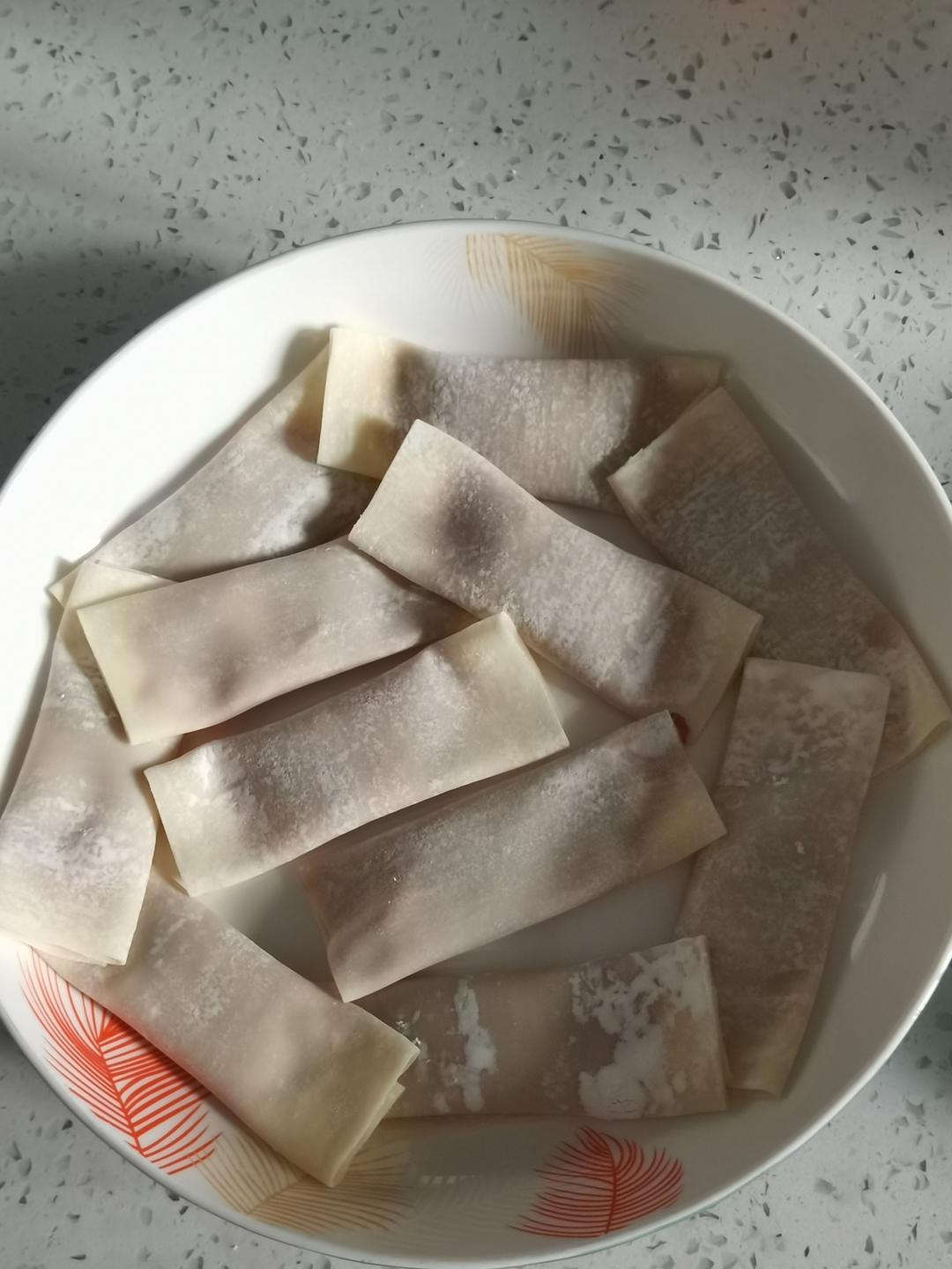 历史上包法最简单的锅贴～没有之一                           韭菜虾仁馄饨皮锅贴