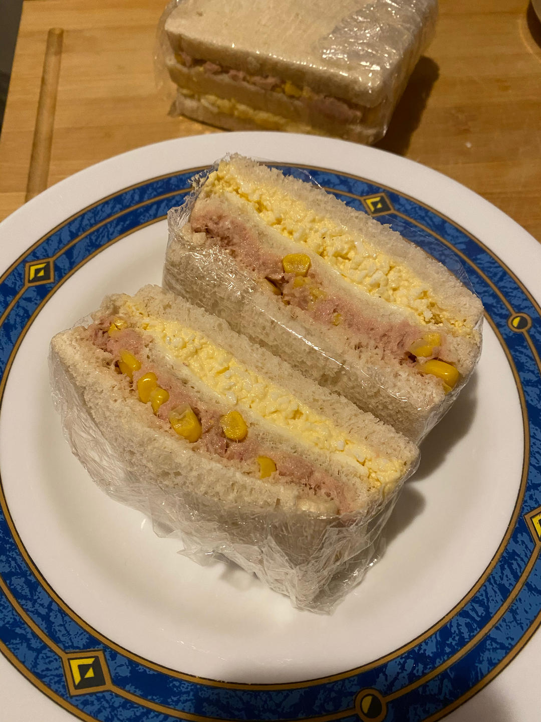 早餐｜金枪鱼玉米鸡蛋三明治