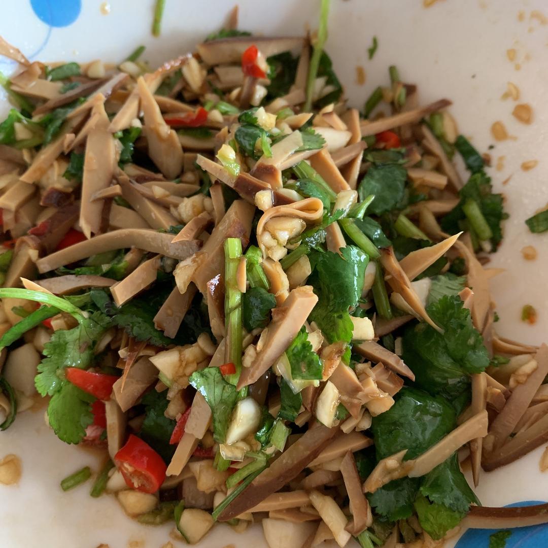 2019-01-31 11:07:48赞凉拌香干丝薄豆腐干一大片,葱姜,蒜,香菜