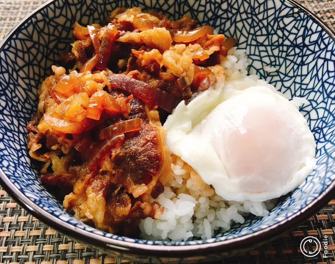 【温泉蛋肥牛盖饭】