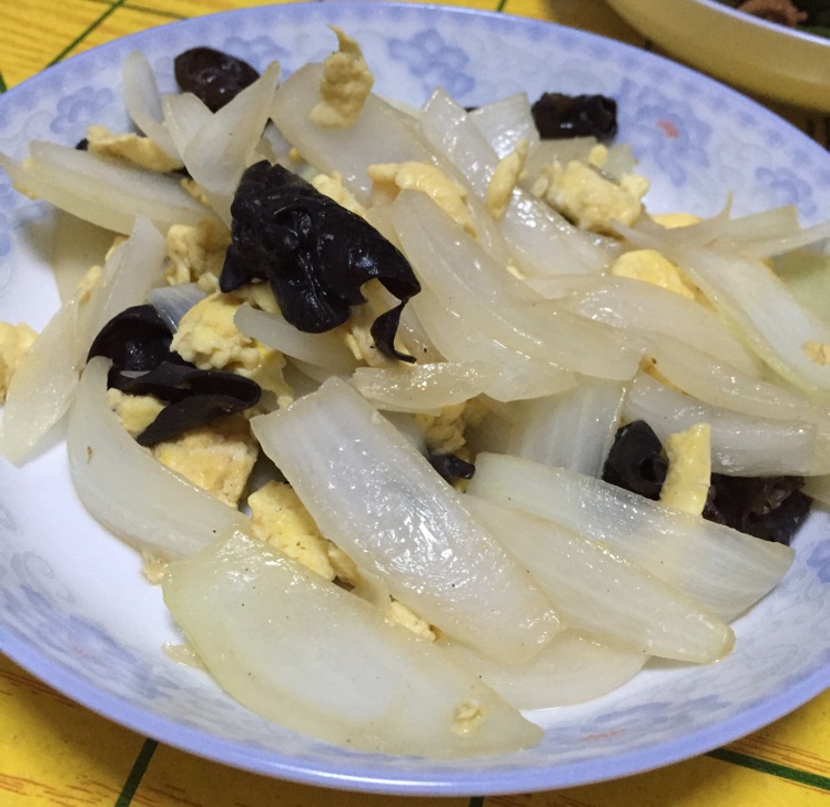 洋葱木耳炒土鸡蛋
