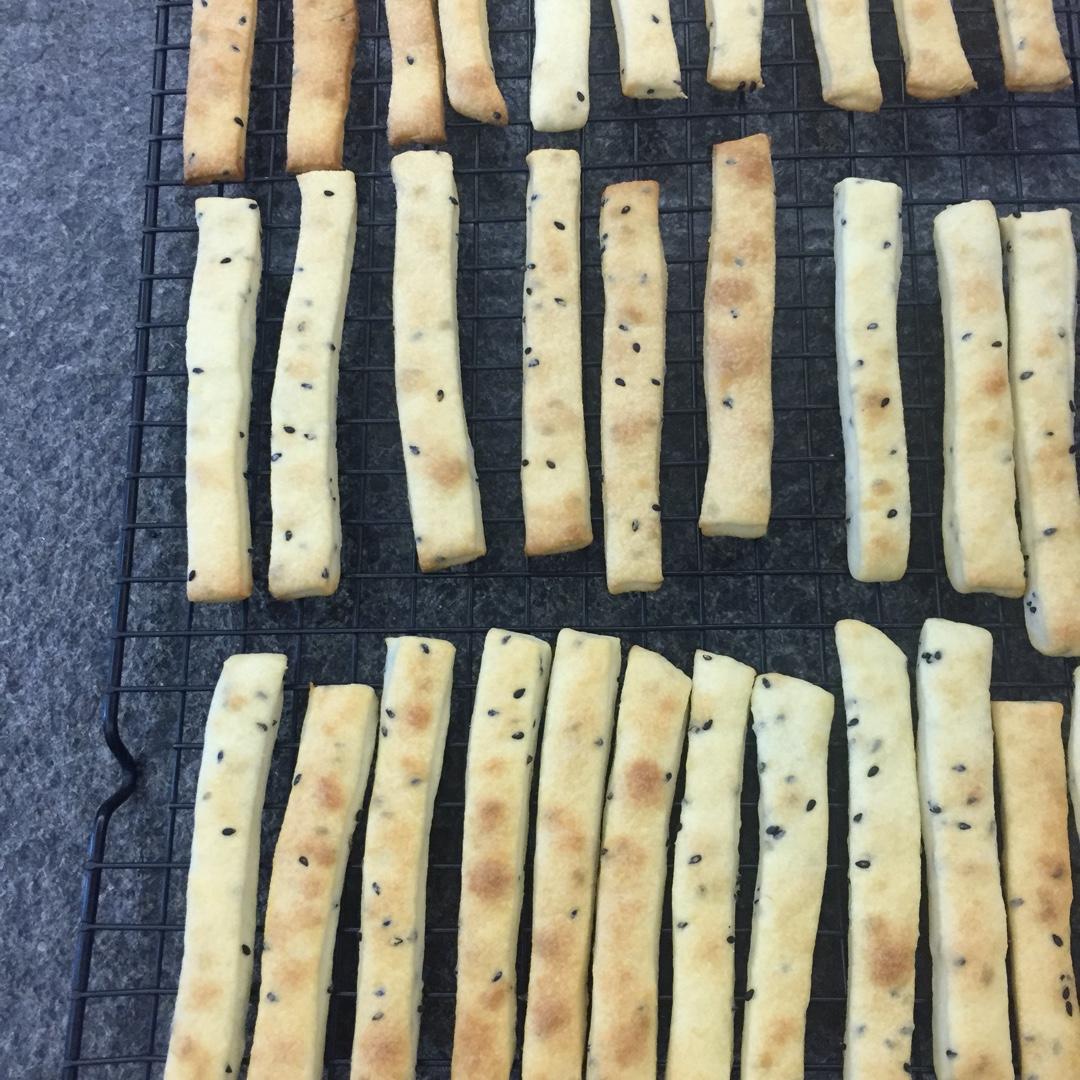 多余打发奶油的用法：香脆芝麻饼干