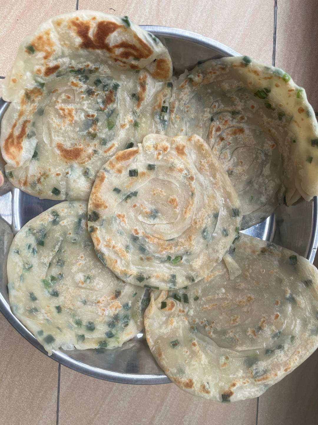 家常葱油饼 柔软多层 凉了也不硬 附细节视频详解