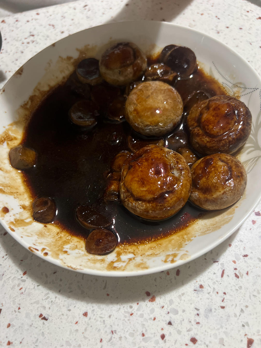 一口爆汁的虾滑酿口蘑
