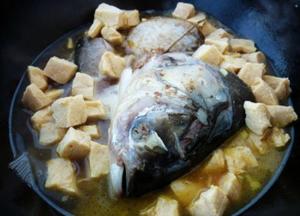 胖头鱼炖豆腐的做法 步骤4