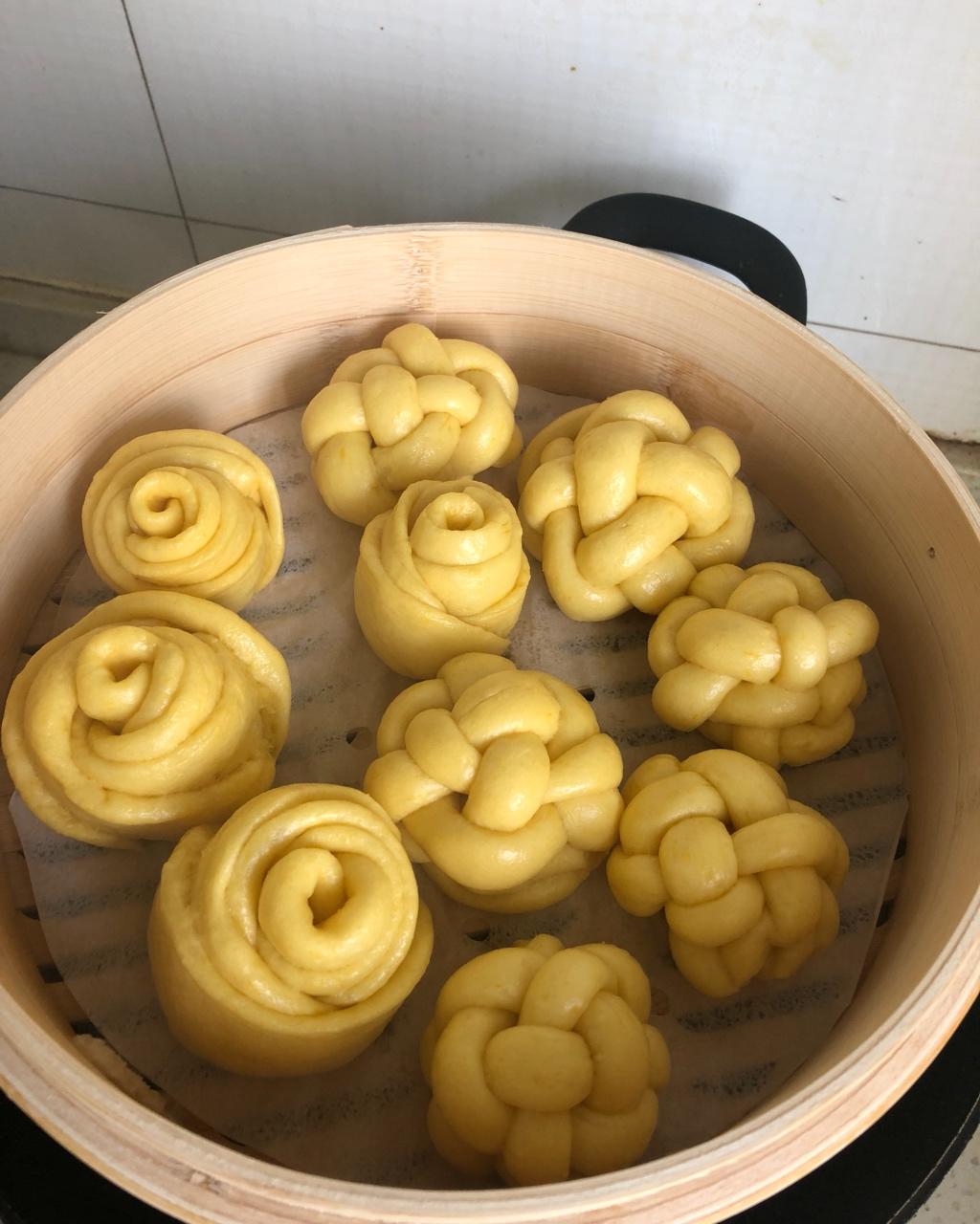 新手也可以--详解如何做出人见人爱、金黄的南瓜馒头