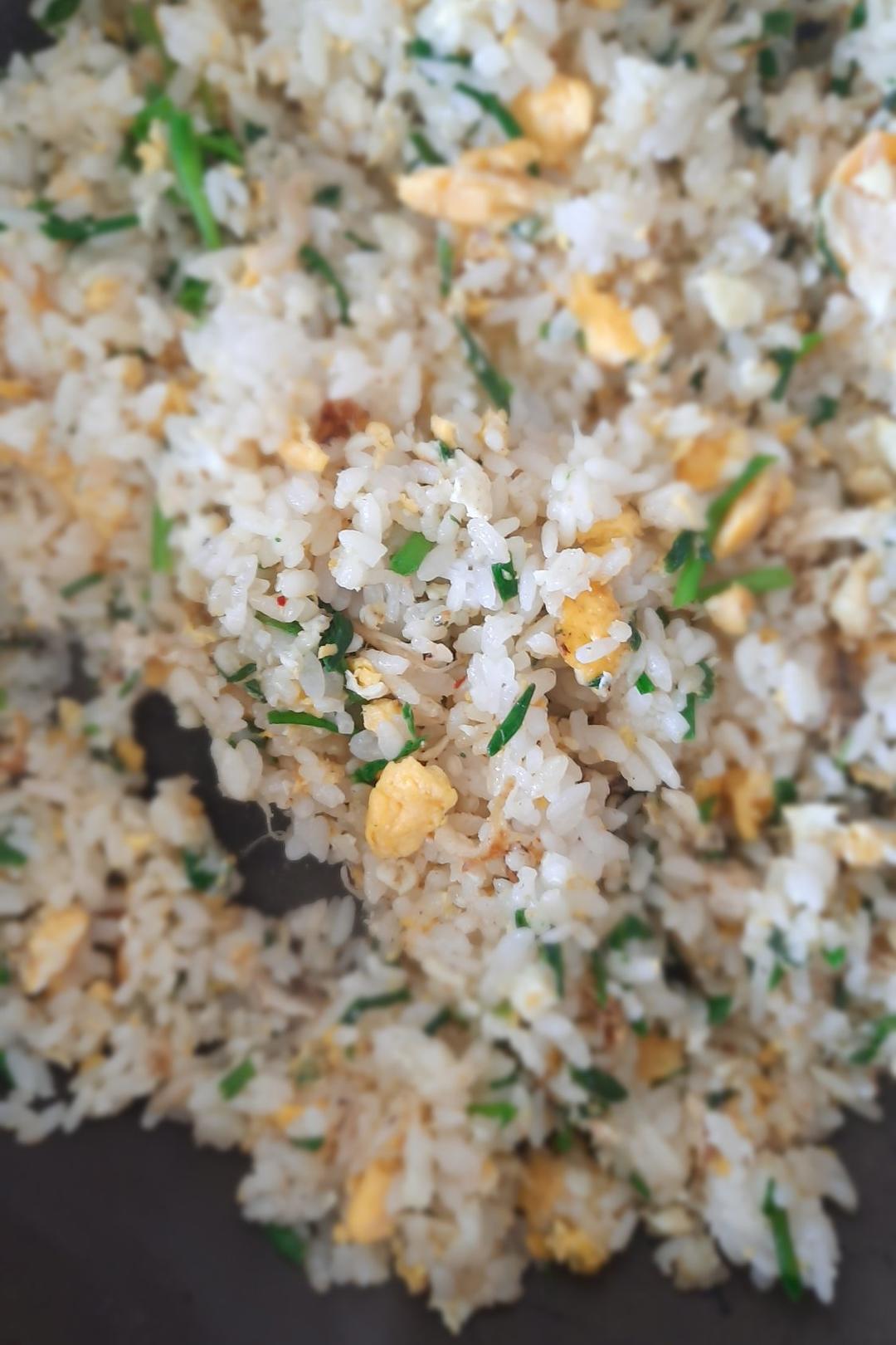 银鱼🐟火腿肠鸡蛋炒饭😋