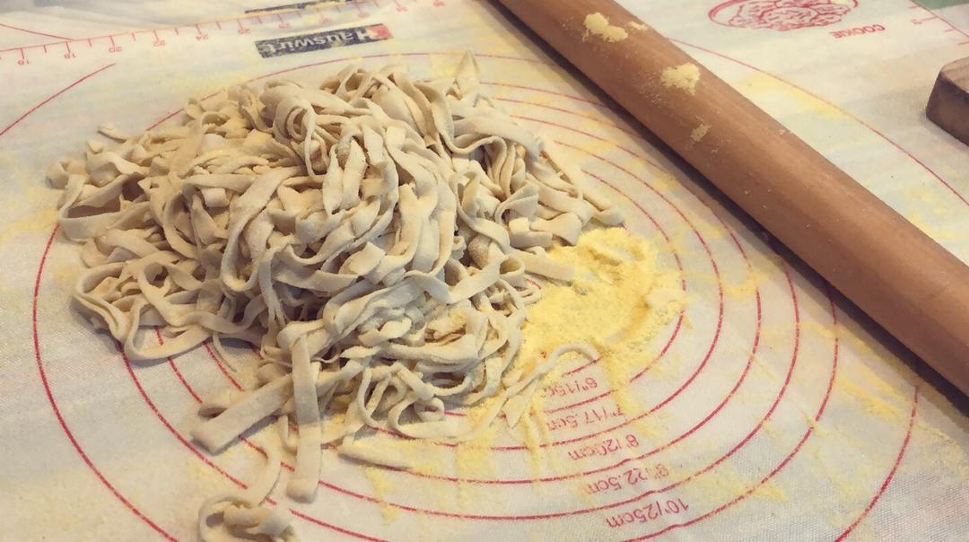 鸡蛋手擀面