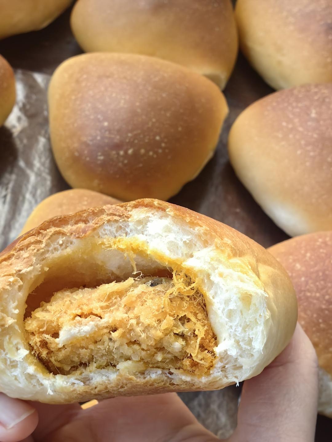 是超~好吃的面包呀，土豆泥肉松三角烧