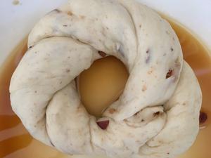 一次发酵｜土耳其红枣芝麻圈——低卡烘焙的做法 步骤15