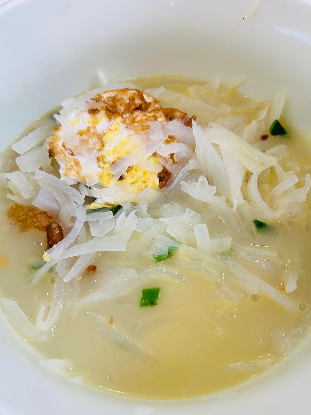 奶白鲜香的萝卜丝煎蛋汤