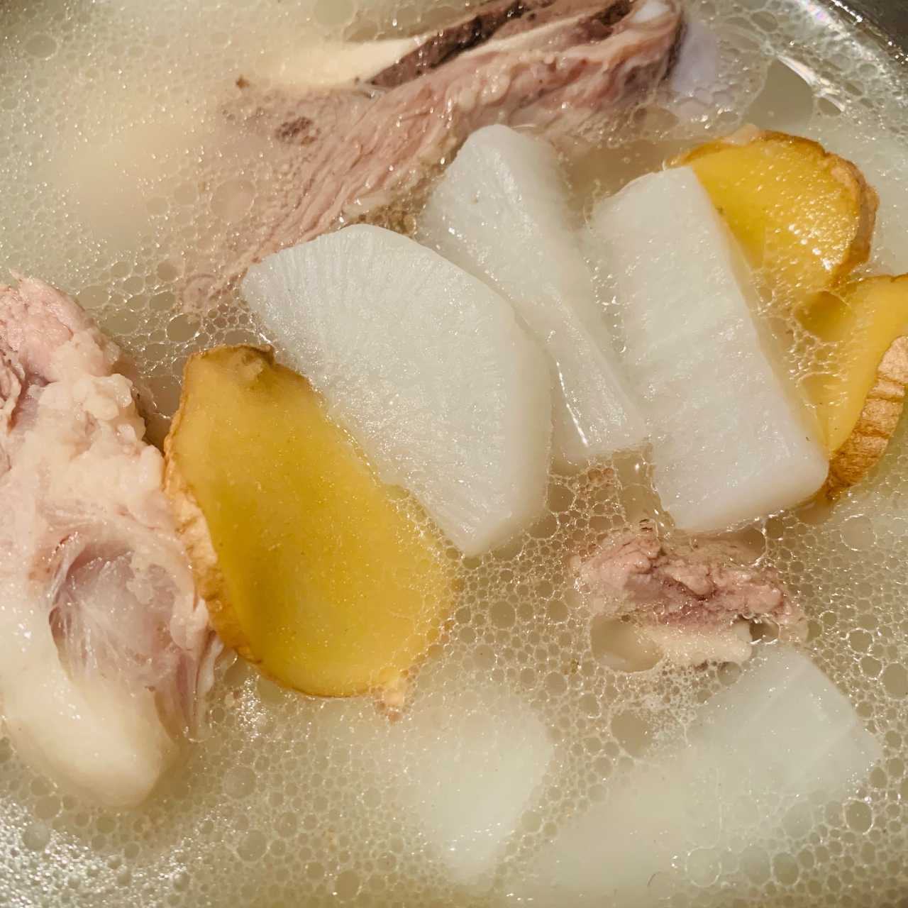 白萝卜猪骨汤