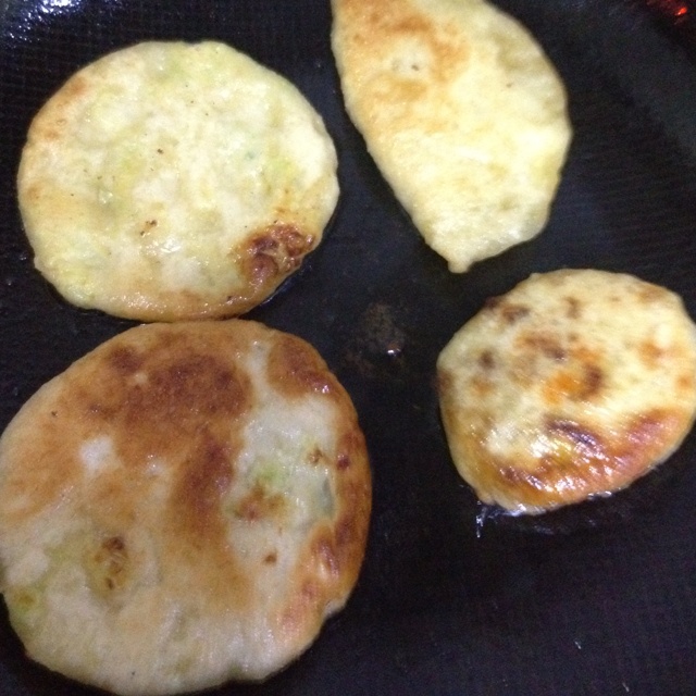 香菇包菜猪肉馅饼