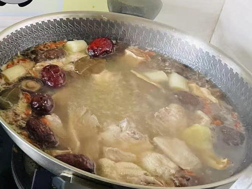 奶奶教的鲜香肥美香菇炖鸡汤