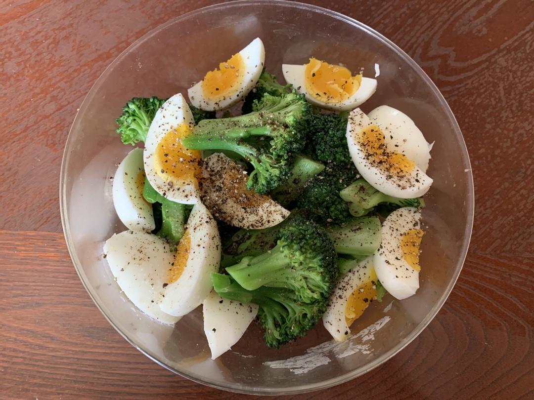 亢璐璐做的西兰花温沙拉超低卡减脂餐