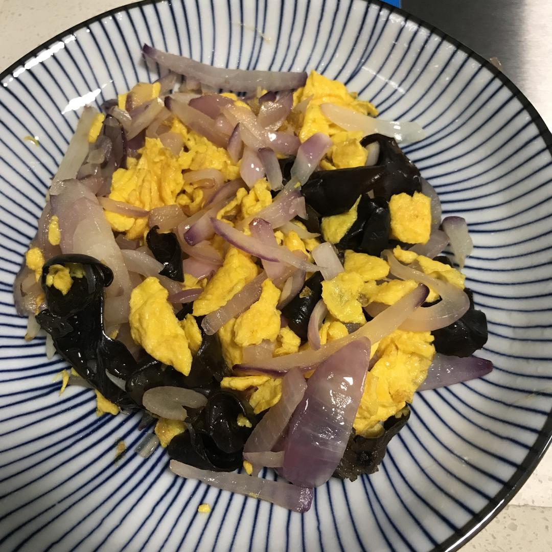 洋葱木耳炒鸡蛋