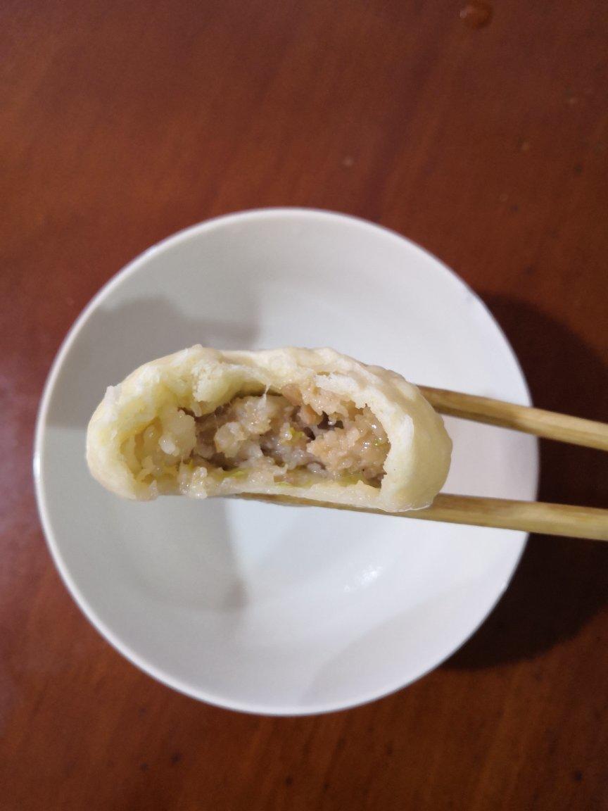 松软多汁的肉包子