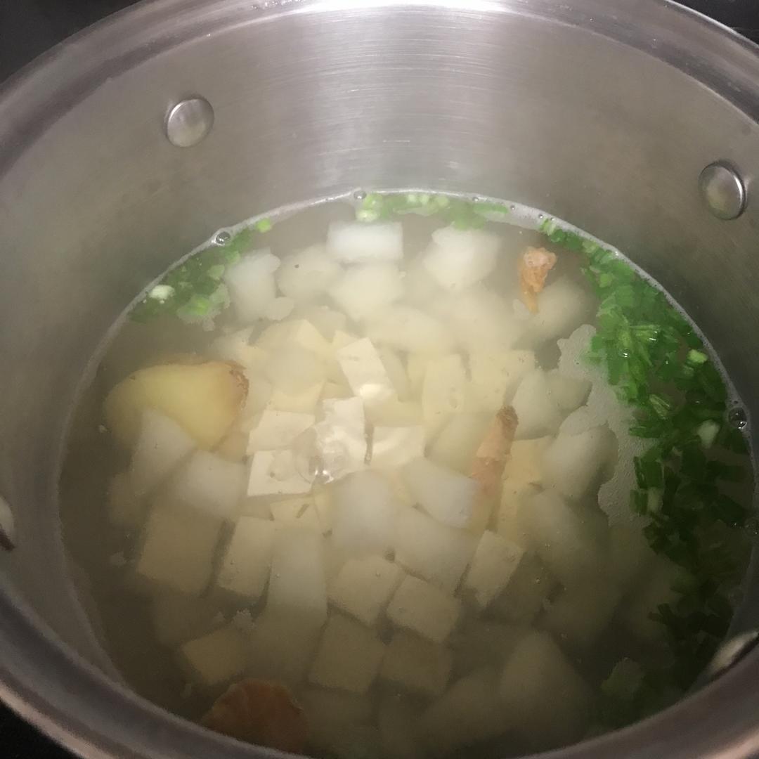 白萝卜豆腐汤