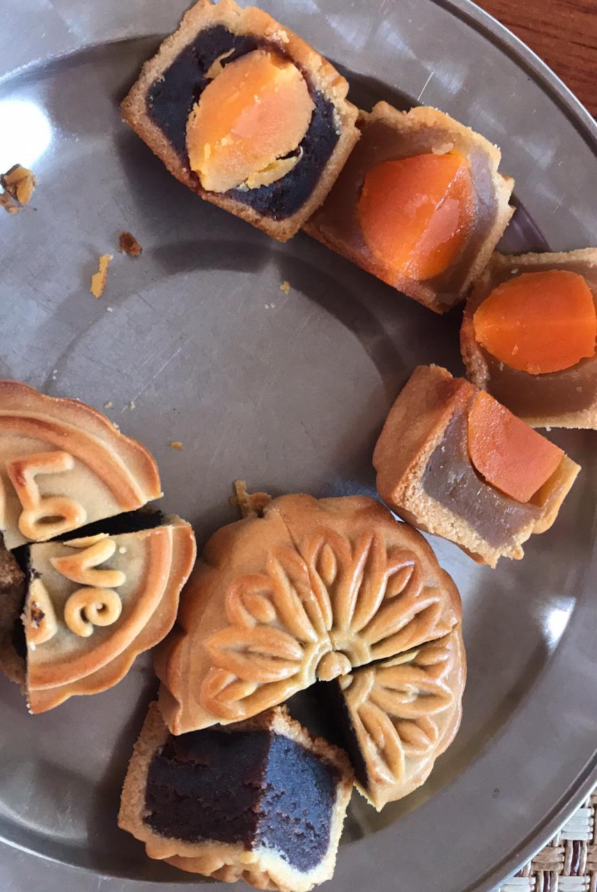 广式月饼—蛋黄莲蓉月饼