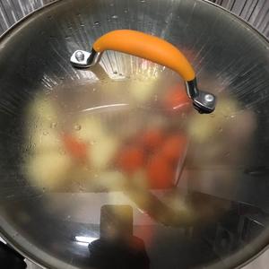 咖喱鸡块土豆的做法 步骤5