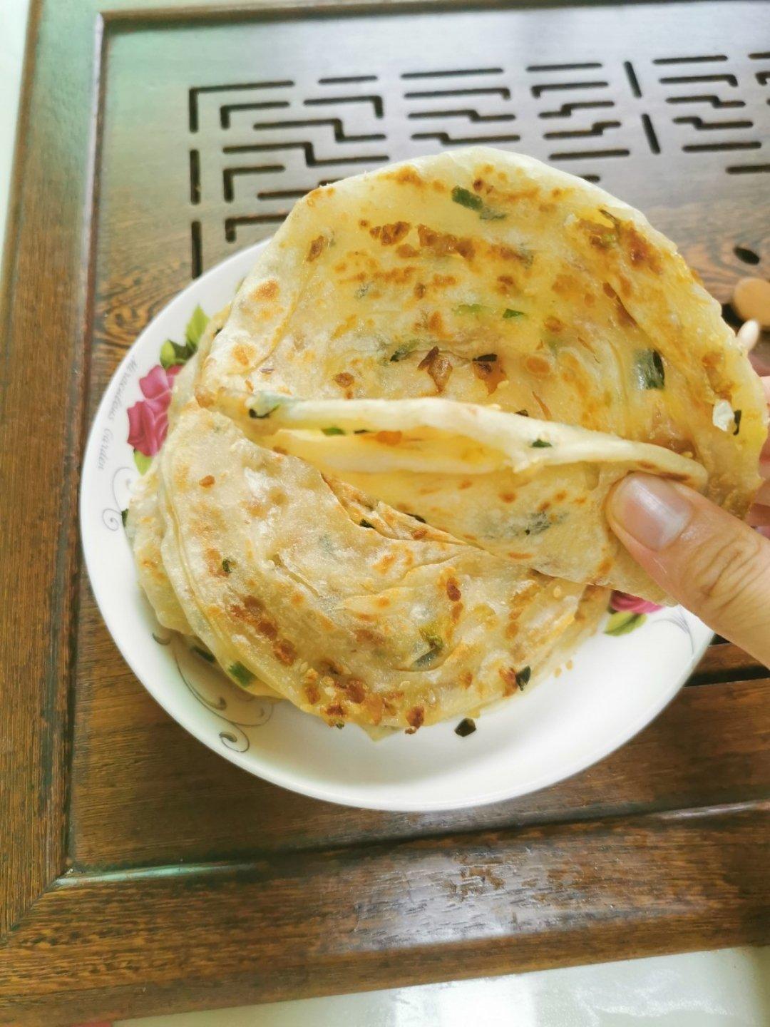 家常葱油饼 柔软多层 凉了也不硬 附细节视频详解
