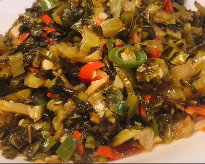 不卫生,不如自己腌制,十分简单用料芥菜/春菜几把陈醋6勺炒酸菜配料
