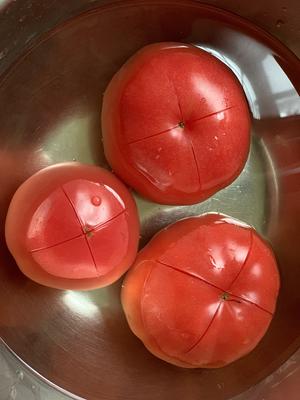 宇宙无敌好吃的西红柿鸡蛋面 三口之家的快手一餐的做法 步骤2