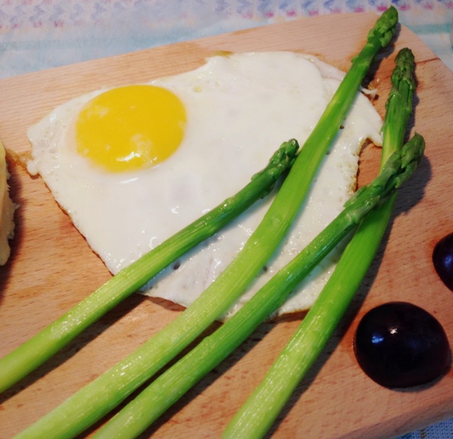 蛋蛋香气之芦笋煎蛋