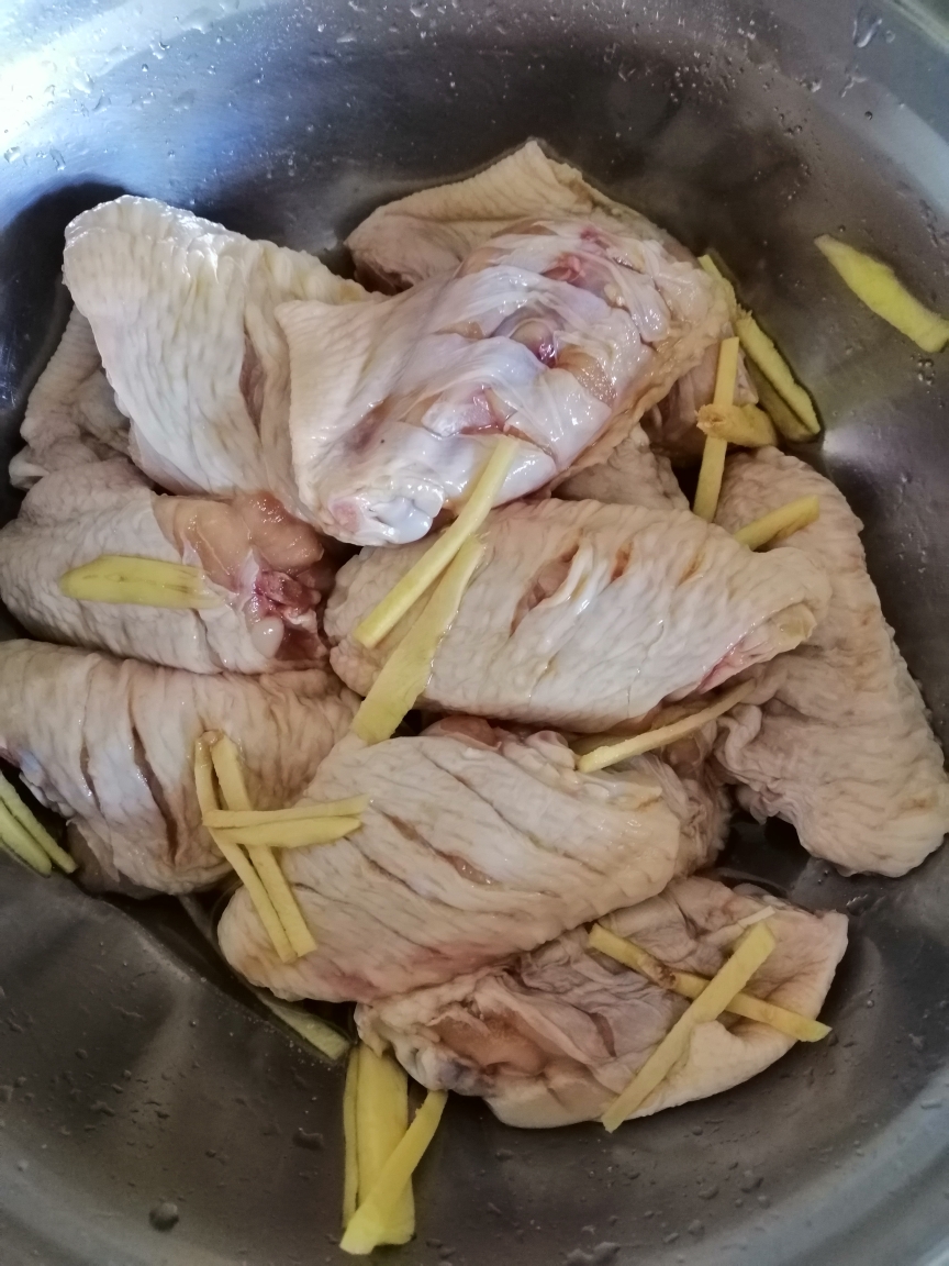 砂锅焖鸡翅的做法 步骤1