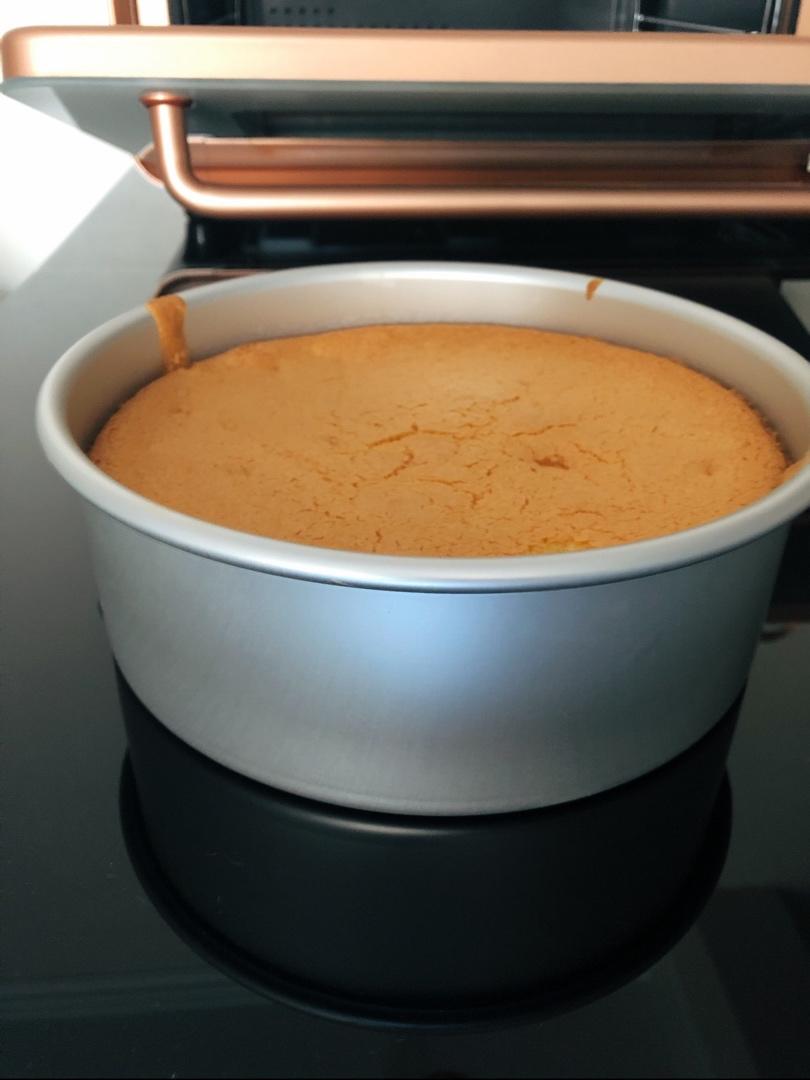 不凹底不塌陷的完美戚风蛋糕