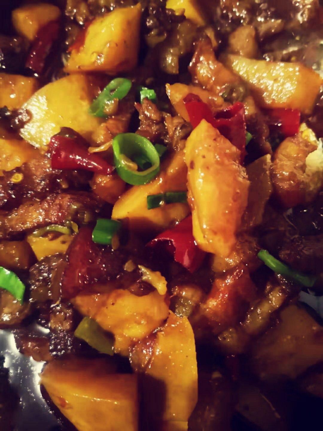 红烧肉炖土豆