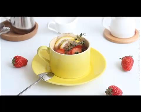 【草莓热红茶】
简单又好喝 自制神仙饮品