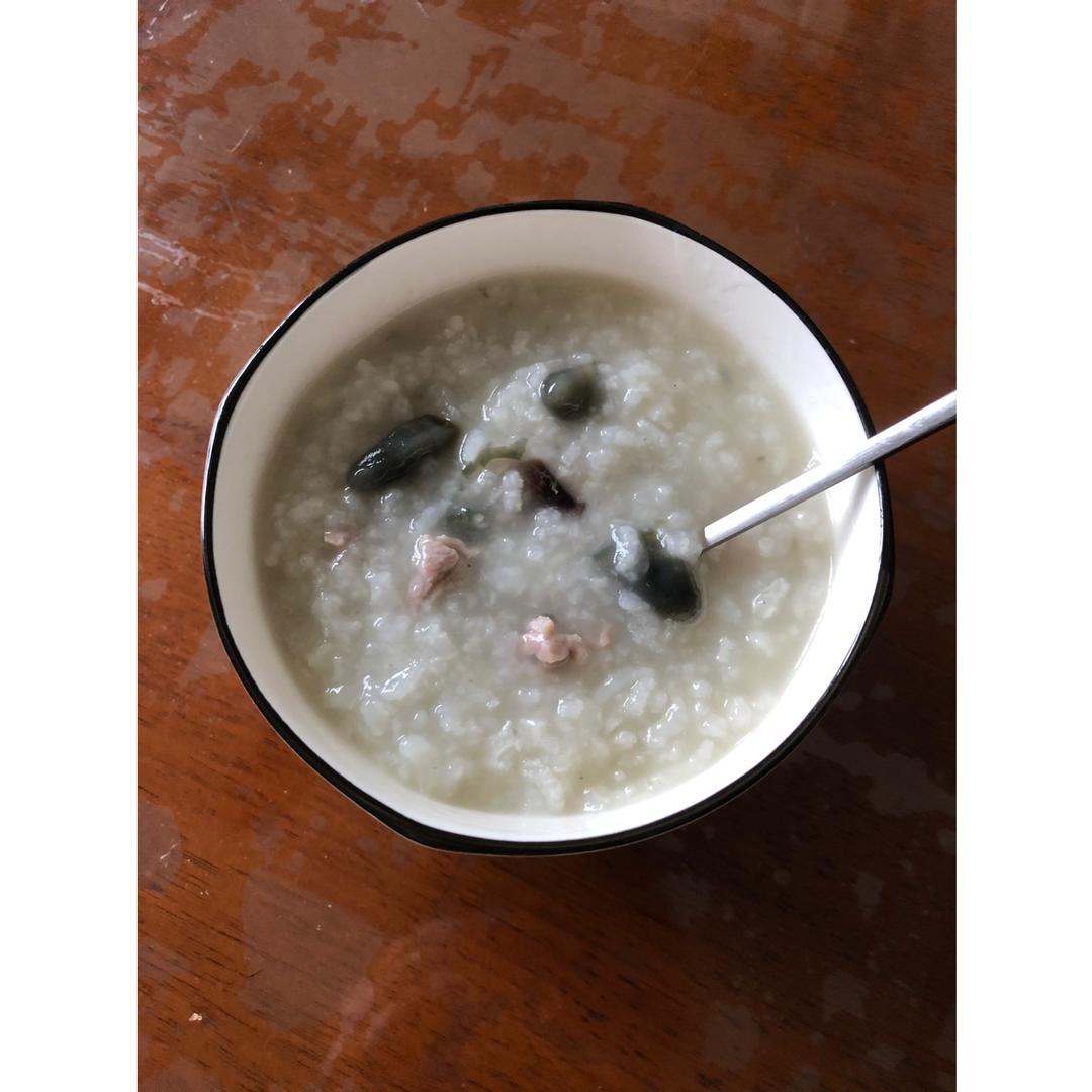 电饭煲版皮蛋瘦肉粥