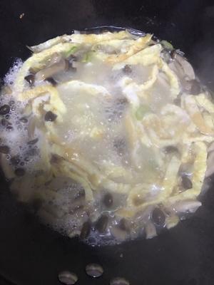 蟹味菇炖鸡蛋豆腐的做法 步骤7