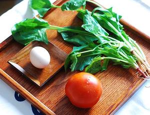 月子餐：番茄菠菜蛋花汤（提升免疫力助消化）的做法 步骤1