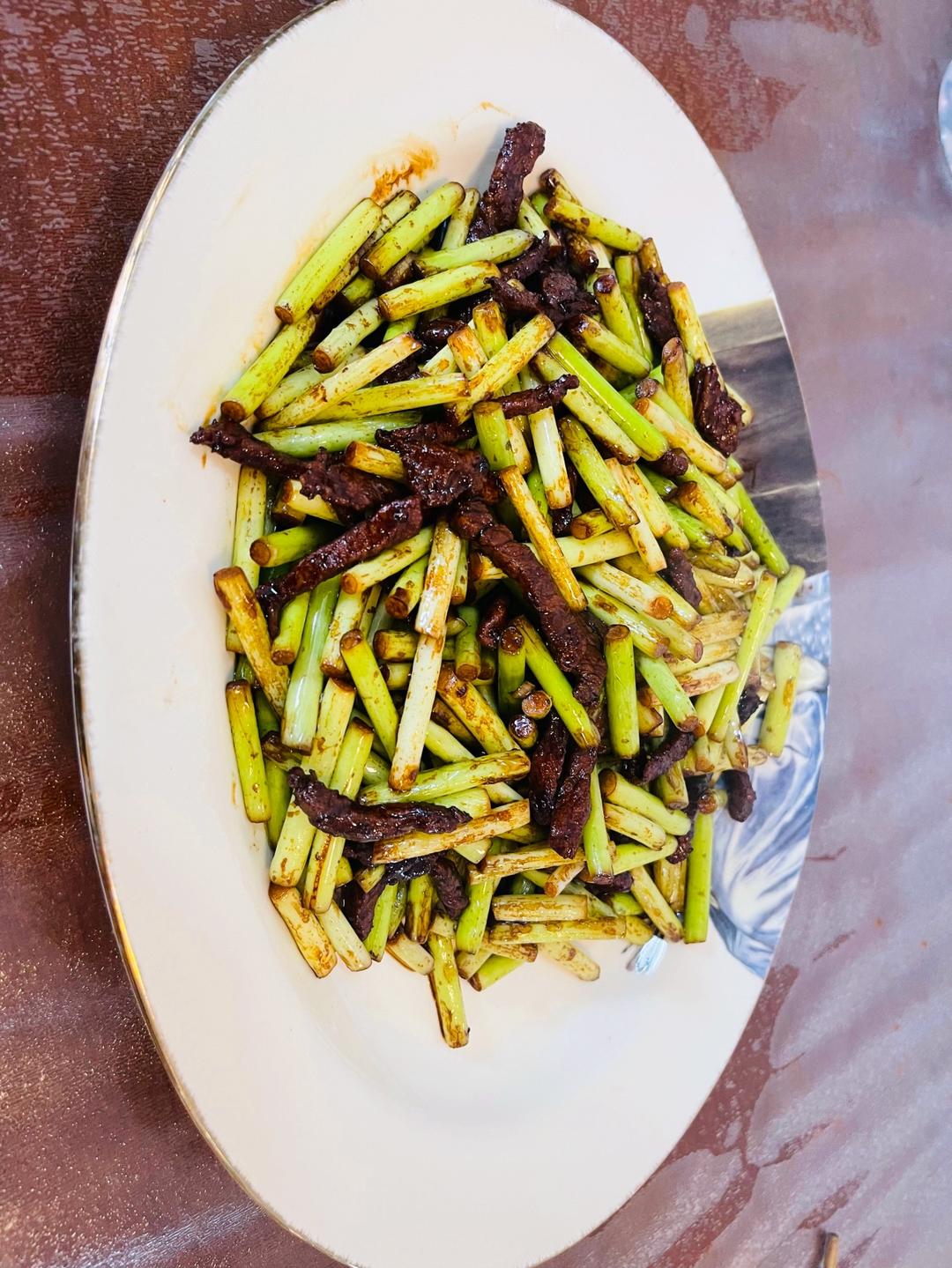 简单易做的下饭菜－蒜苔炒肉