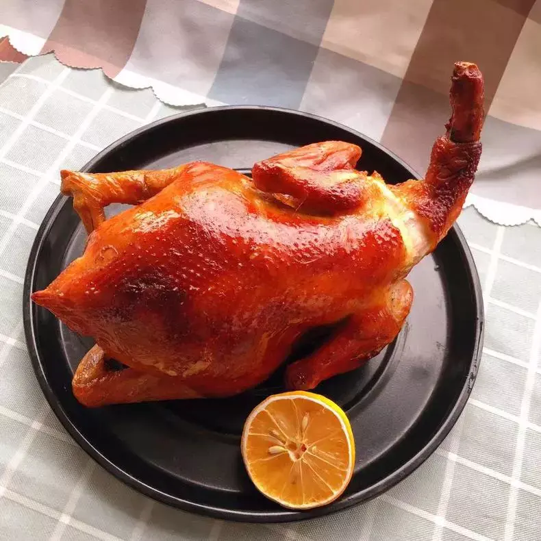 空气炸锅中的烤鸡