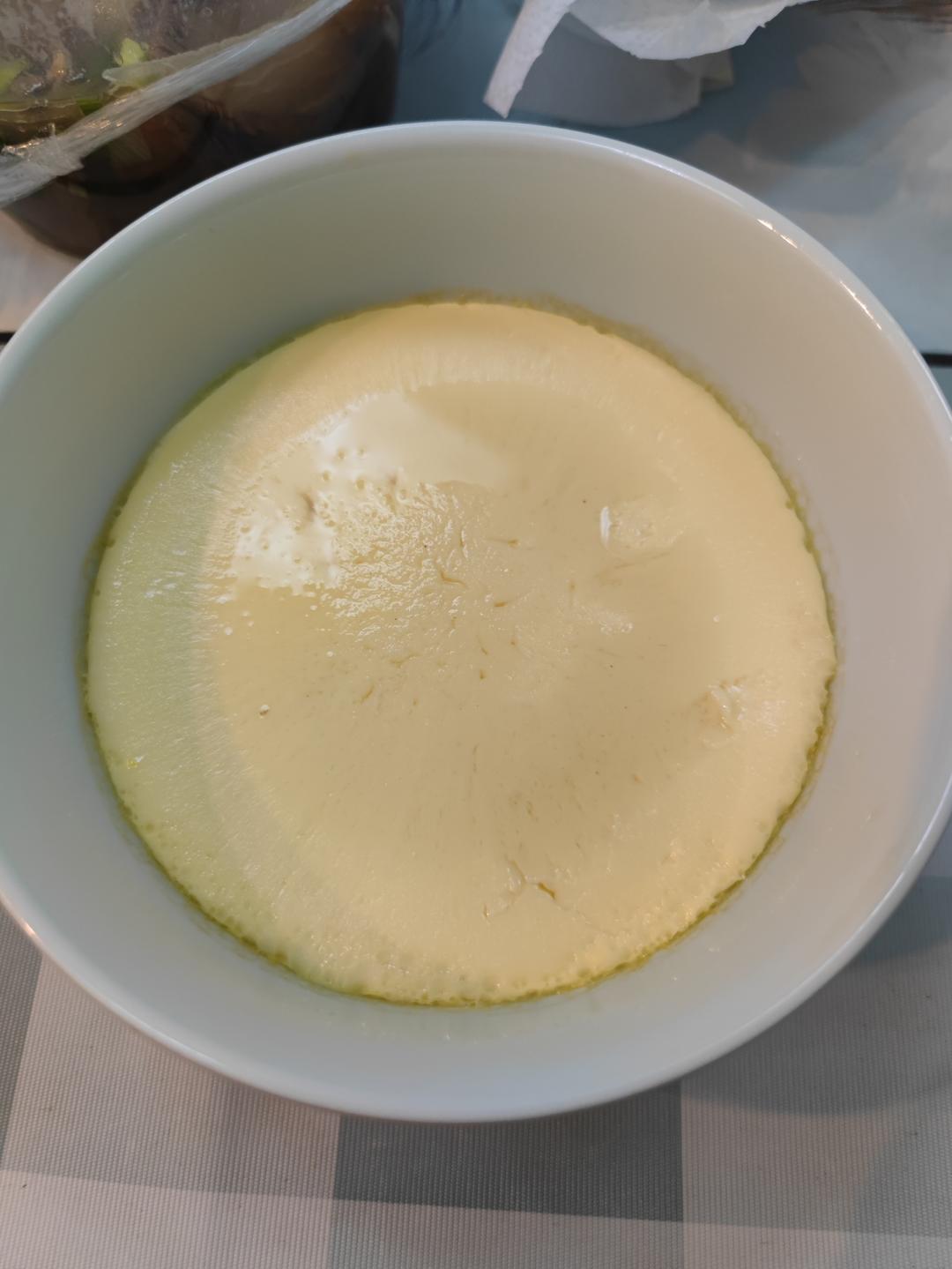 蒸蛋羹总是老得像石头？试试这个做法，嫩滑得像布丁，我家娃一口气吃两碗！