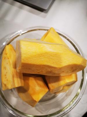 黄色面蔓菁小米红枣玉米面粥的做法 步骤1