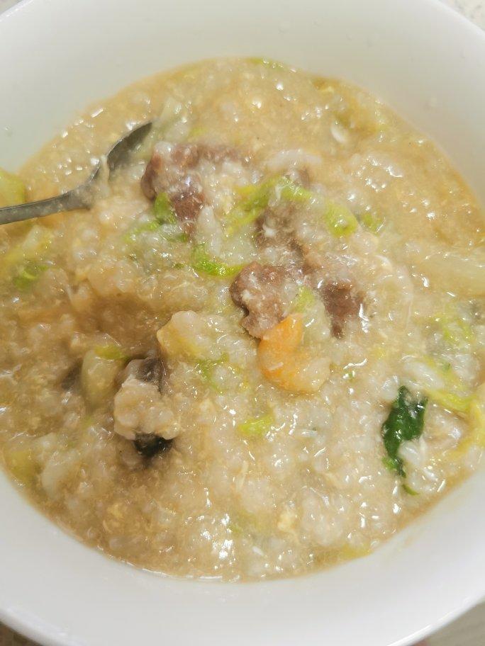 避风塘生滚窝蛋牛肉粥