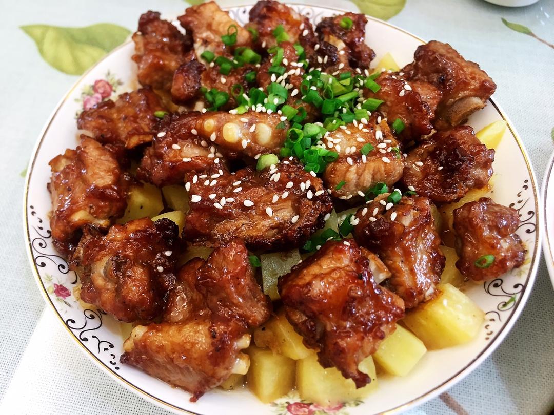 香酥排骨蒸土豆