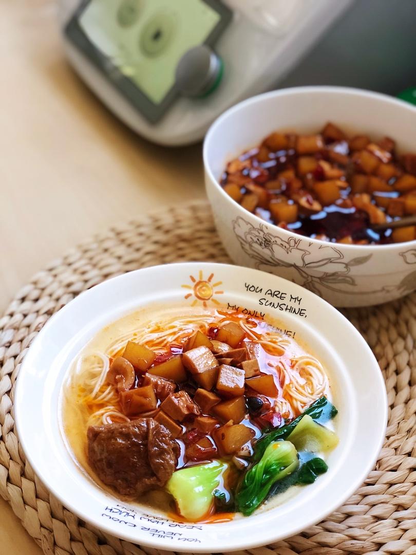 瑾的幸福厨房做的辣酱面浇头