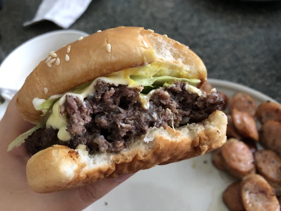 老灰尘做的常备餐之好吃多汁的汉堡牛肉饼