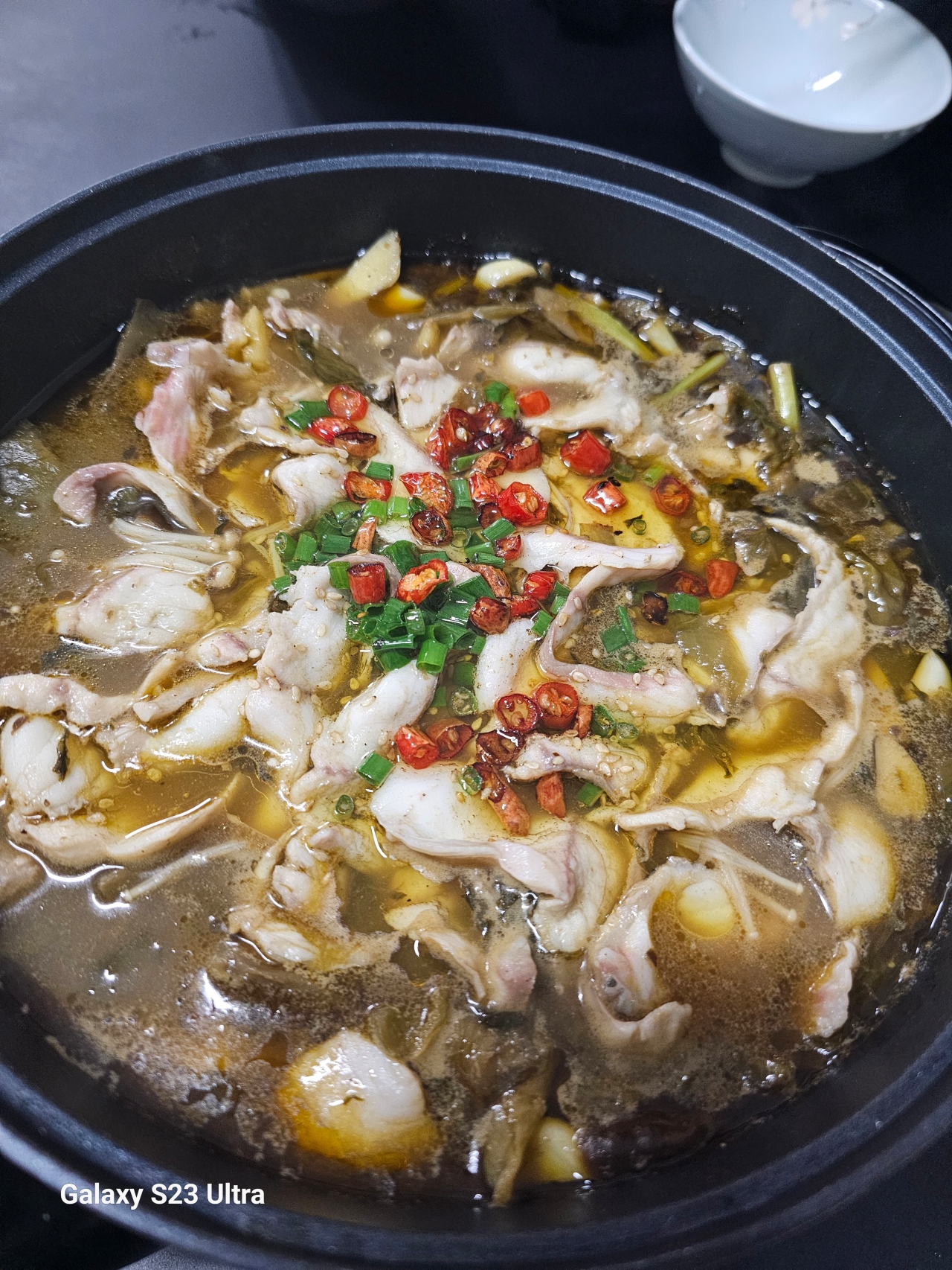 能大口喝汤的酸菜鱼，肉嫩鲜滑，酸爽开胃，在家也能吃到好吃的酸菜鱼